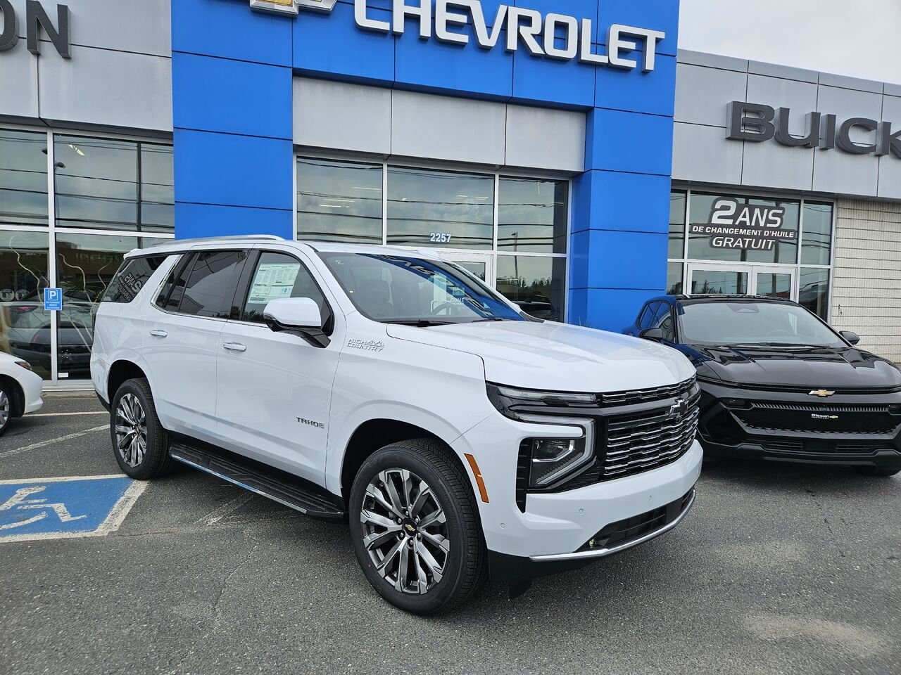Chevrolet Tahoe High Country 4 portes 4RM 2026 Blanc polaire, triple couche Thetford Mines - photo #3