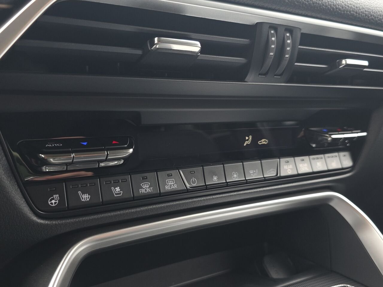 Mazda CX-70 hybride rechargeable GS-L SC TI 2026 Noir de jais mica Val-David - photo #28