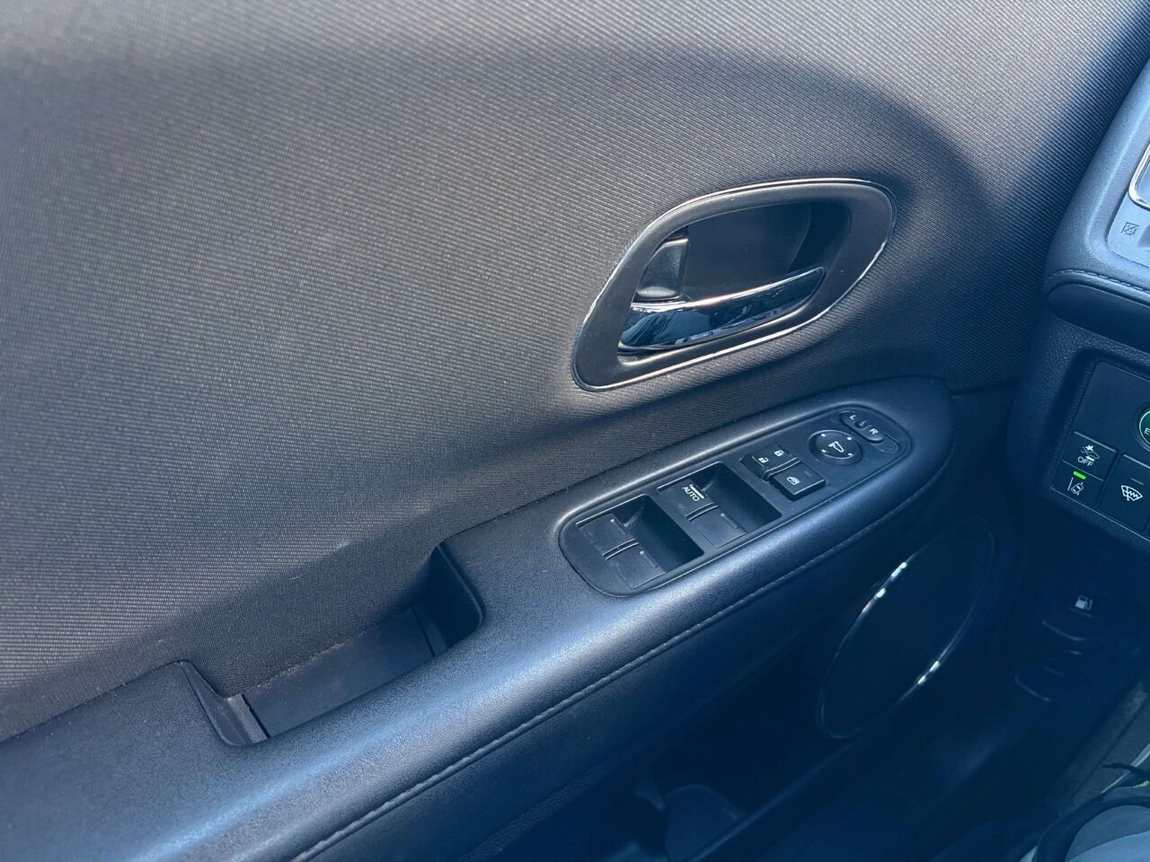 Honda HR-V Sport 2019 Blanc Gatineau - photo #9