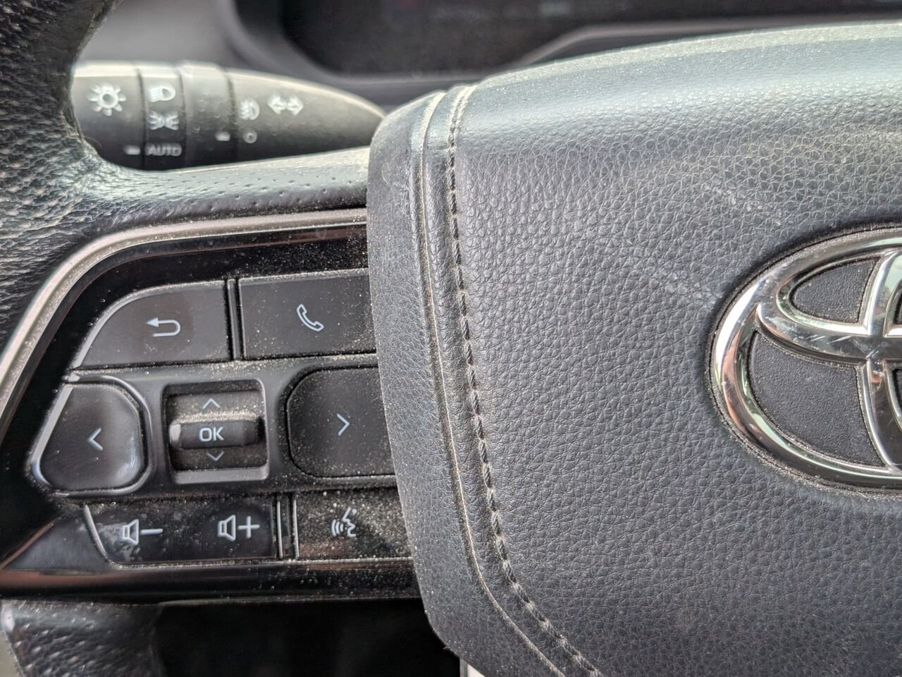 Toyota Tundra hybride LIMITED/AWD/SIÈGES CHAUFFANTS ET VENTILLÉS/TOIT OUVRANT PANORAMIQUE/VOLANT CHAUFFANT/BLUETOOTH/AC 2023 Noir Sherbrooke - photo #13