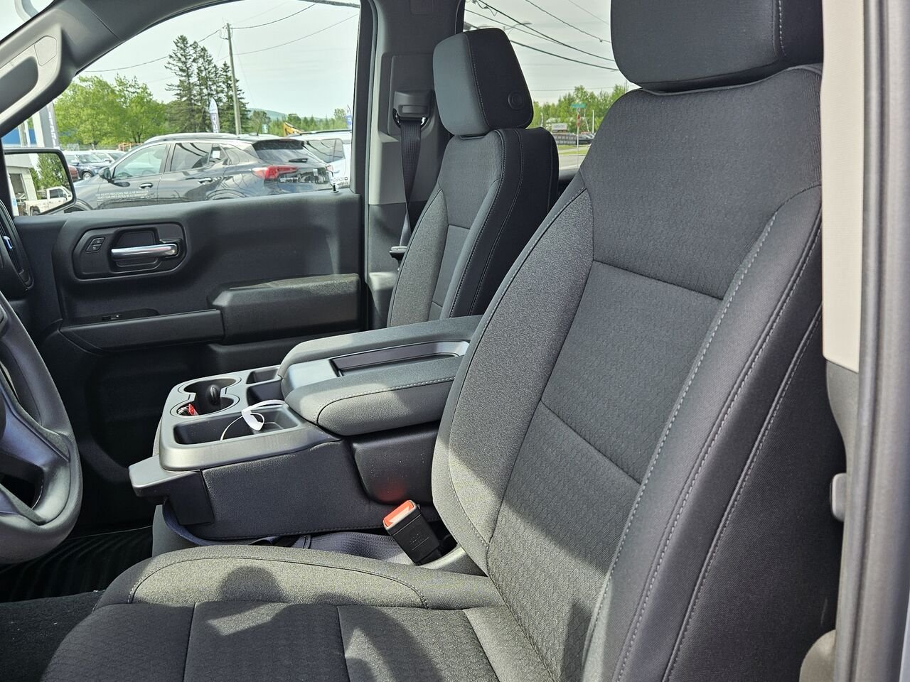 Chevrolet Silverado 1500 Custom Trail Boss cabine multiplace 4RM 157 po 2026 Gris sterling métallisé Thetford Mines - photo #12