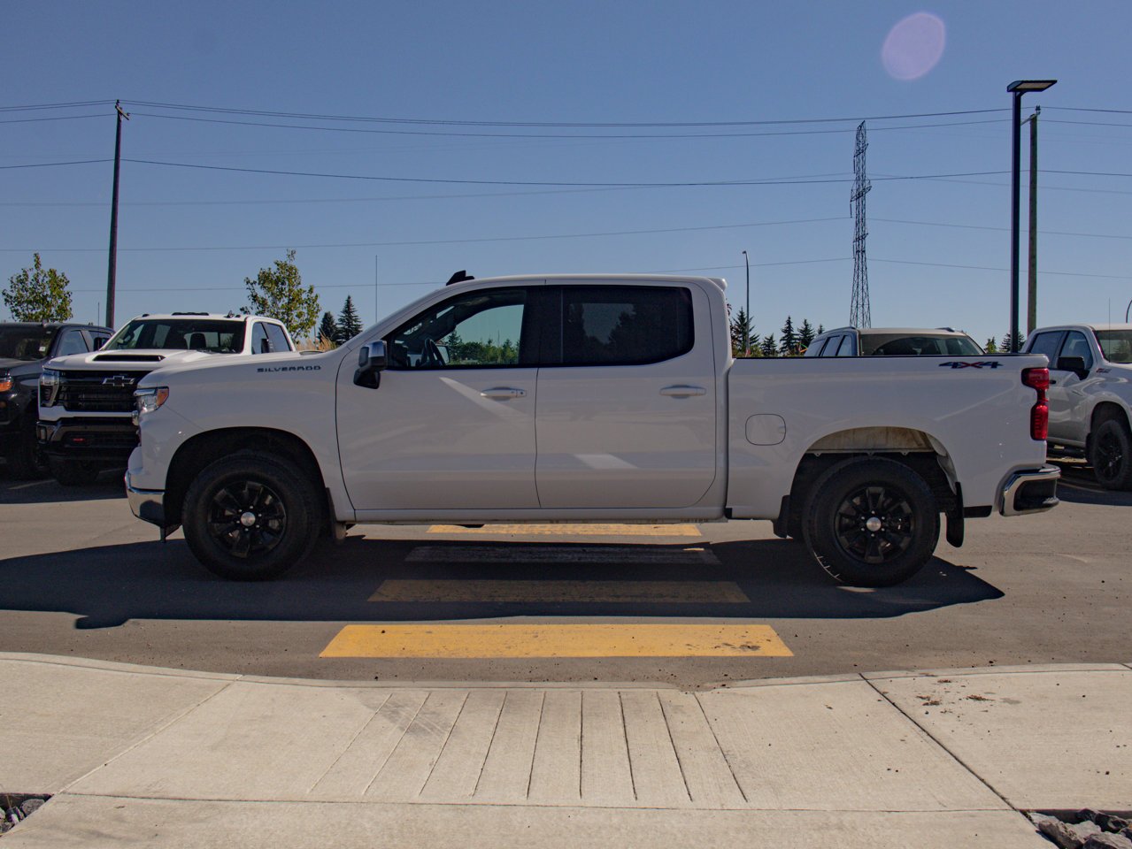 2025 Chevrolet Silverado 1500 4WD Crew Cab 147 LT White Sherwood Park - photo #6
