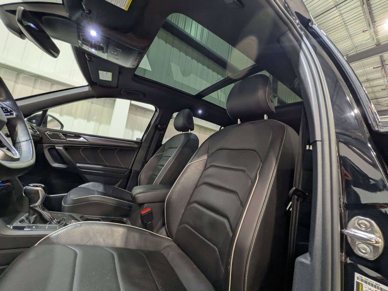2022 Volkswagen Tiguan Highline R-Line 4MOTION Black Mirabel - photo #9