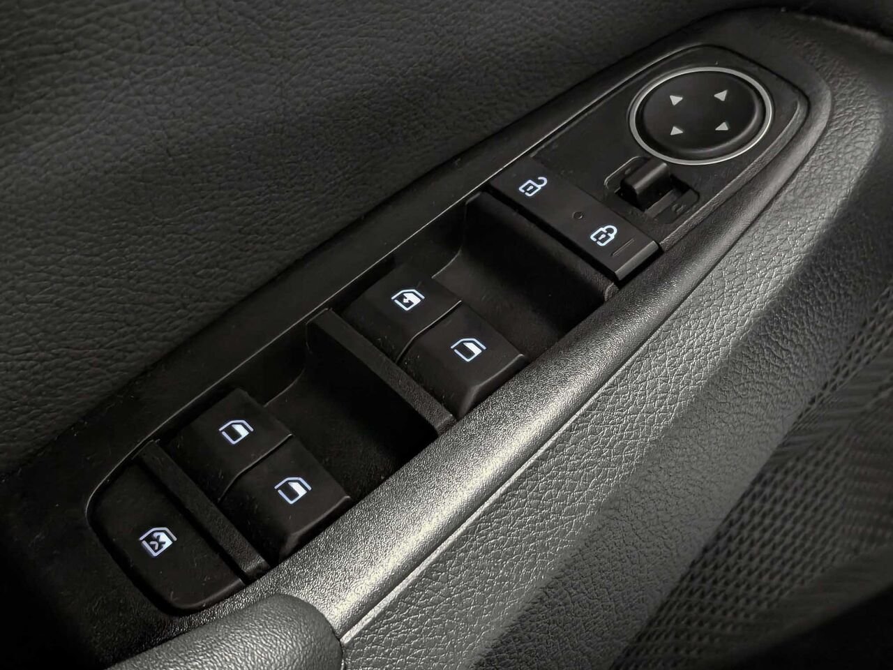 Kia Seltos AWD EX Bas Kilométrage Sièges et Volant Chauffant 2023 Blanc Sherbrooke - photo #16