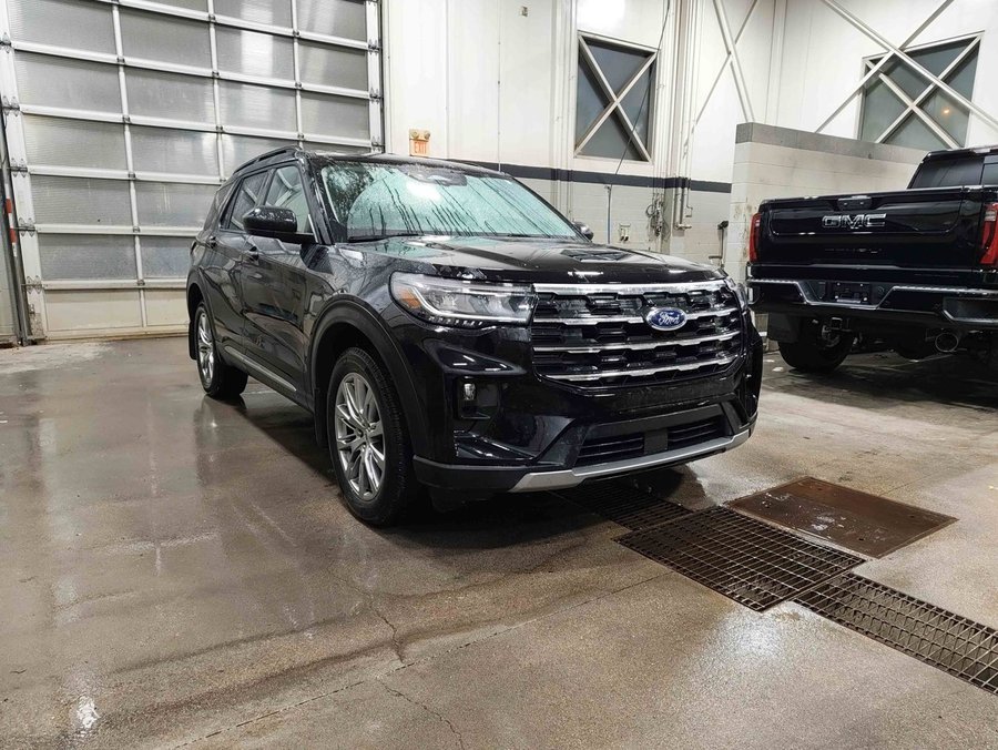 2025 Ford Explorer Active 200A 2.3T 4WD | 6 Passenger Seating | Comfort Package Black