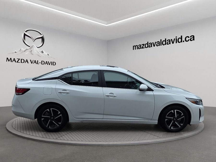 Nissan Sentra SV CVT, toit ouvrant, écran tactile, sièges chauffants 2024 Blanc