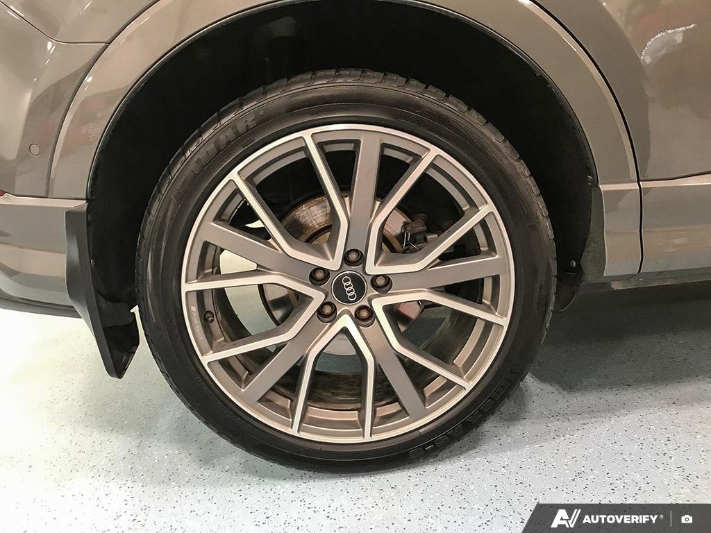 2019 Audi Q3 2600536B | Technik Grey Edmonton - photo #5