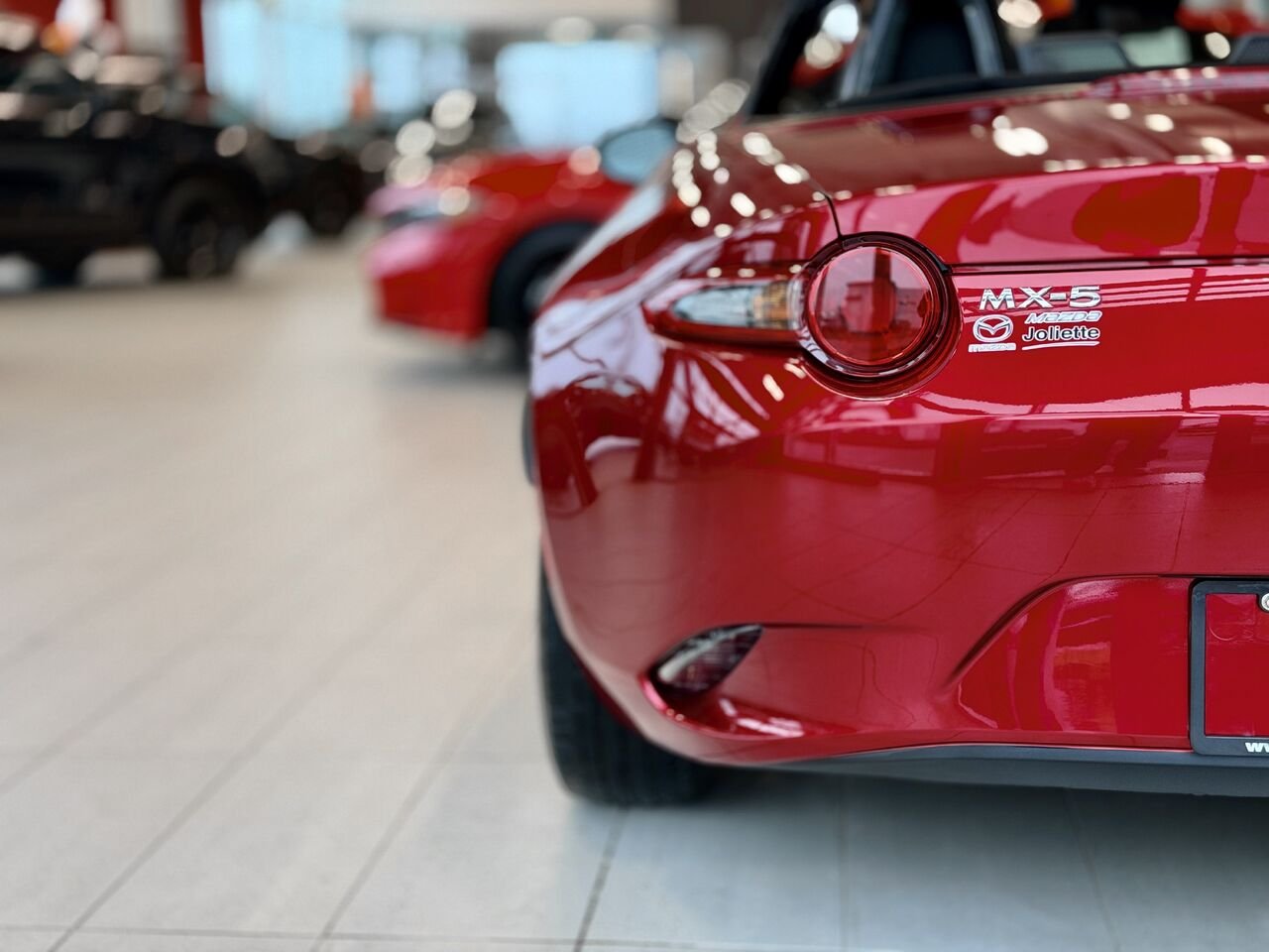 2023 Mazda MX-5 Black Notre-Dame-des-Prairies - photo #11