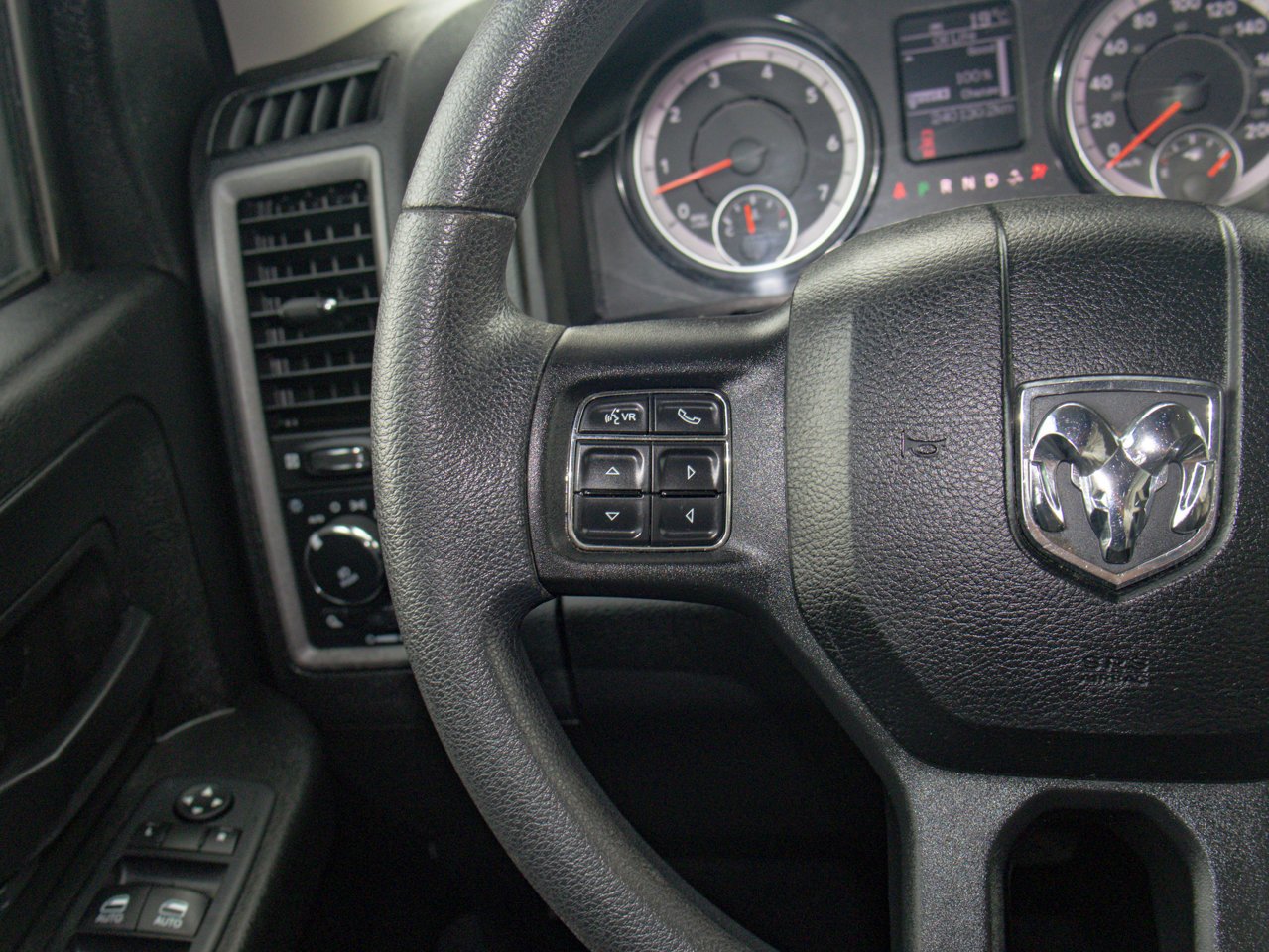 2020 Ram 1500 Classic Express 4x4 Crew Cab 5'7 Box Grey Sherwood Park - photo #21