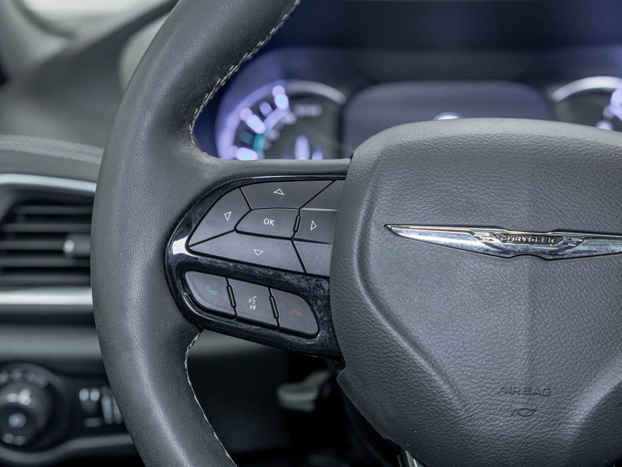 Chrysler Pacifica Hybrid SELECT PREMIUM S *TOIT* NAV CUIR SIÈGES VENTIL 2024 Blanc Saint-Jérôme - photo #15