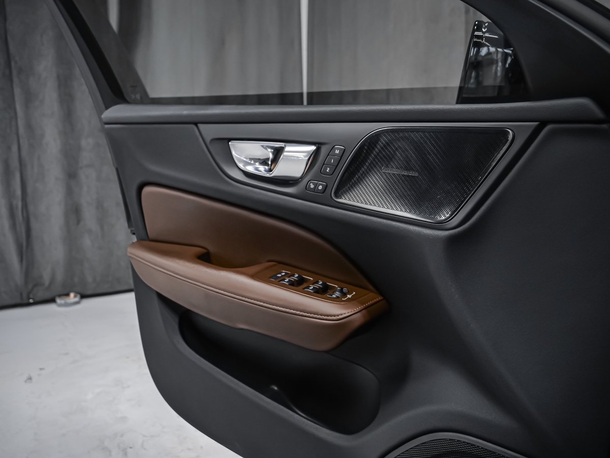 2023 Volvo V60 Cross Country B5 PLUS CLIMAT POLESTAR HARMAN KARDON Black Montreal - photo #8