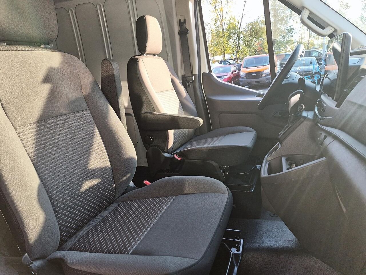 Ford Transit fourgon utilitaire 27027 | BASE 2027 Blanc Oxford Saint-Jérôme - photo #13