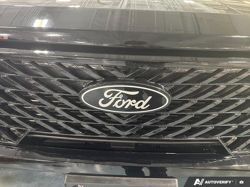 2025 Ford Maverick 2602519B | XLT | W8J Black Edmonton - photo #8