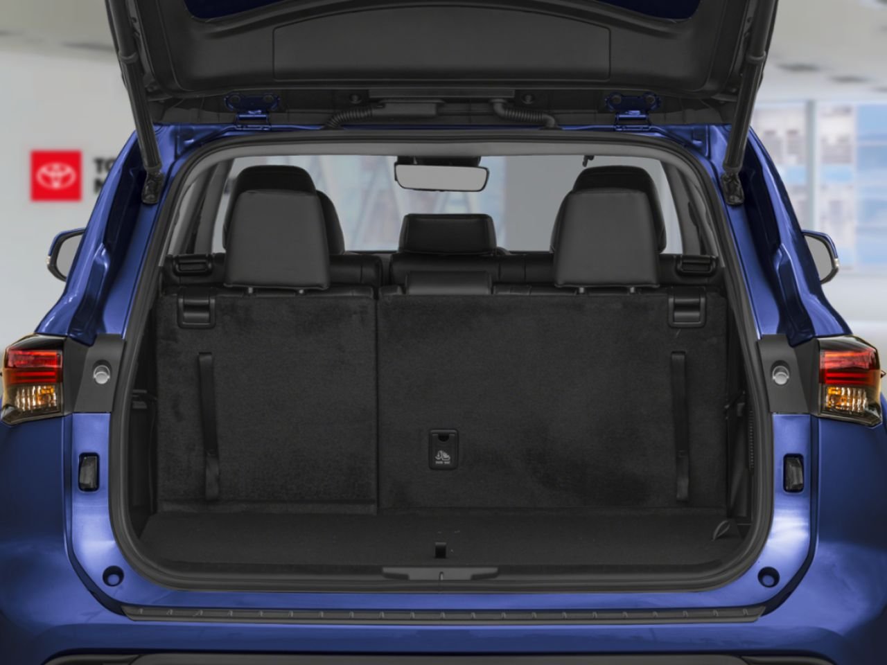 2026 Toyota Highlander Midnight Black Metallic Mont-Laurier - photo #10