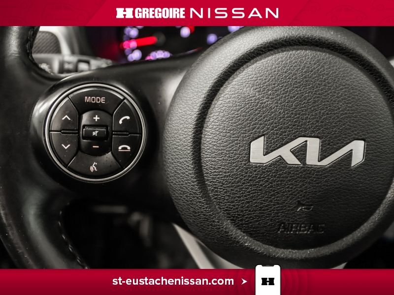 2022 Kia Soul White Saint-Eustache - photo #17