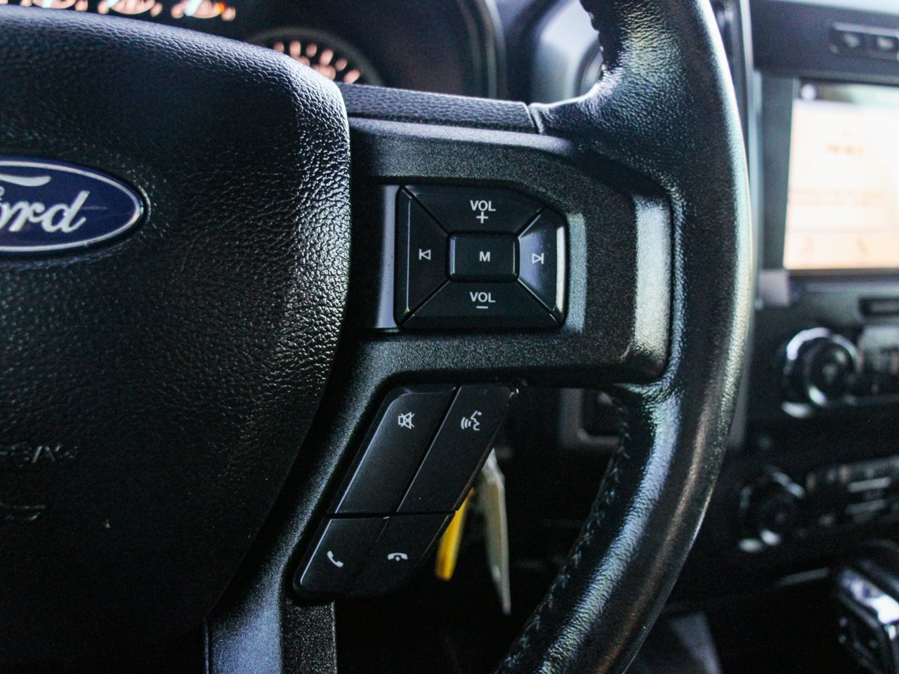 2019 Ford F-150 XLT 4WD SuperCrew 5.5' Box White Sherwood Park - photo #20