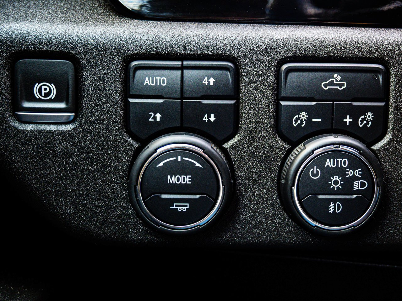 2024 Chevrolet Silverado 1500 4WD Crew Cab 147 RST Grey Sherwood Park - photo #17
