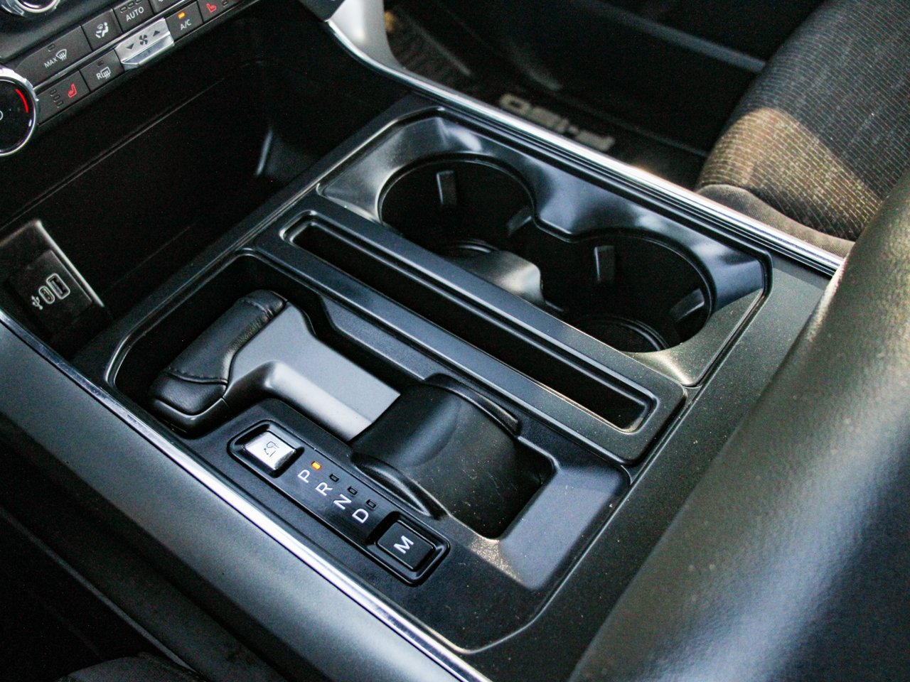 2025 Ford F-150 XLT 4WD SuperCrew 5.5' Box White Sherwood Park - photo #25