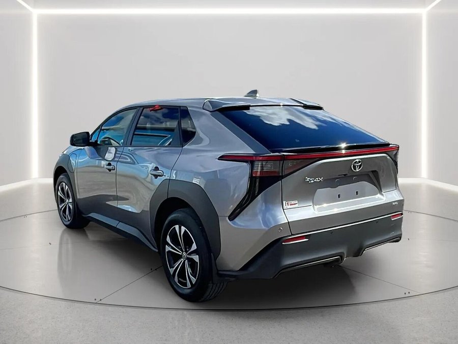 Toyota bZ4X XLE TI 2023 Gris