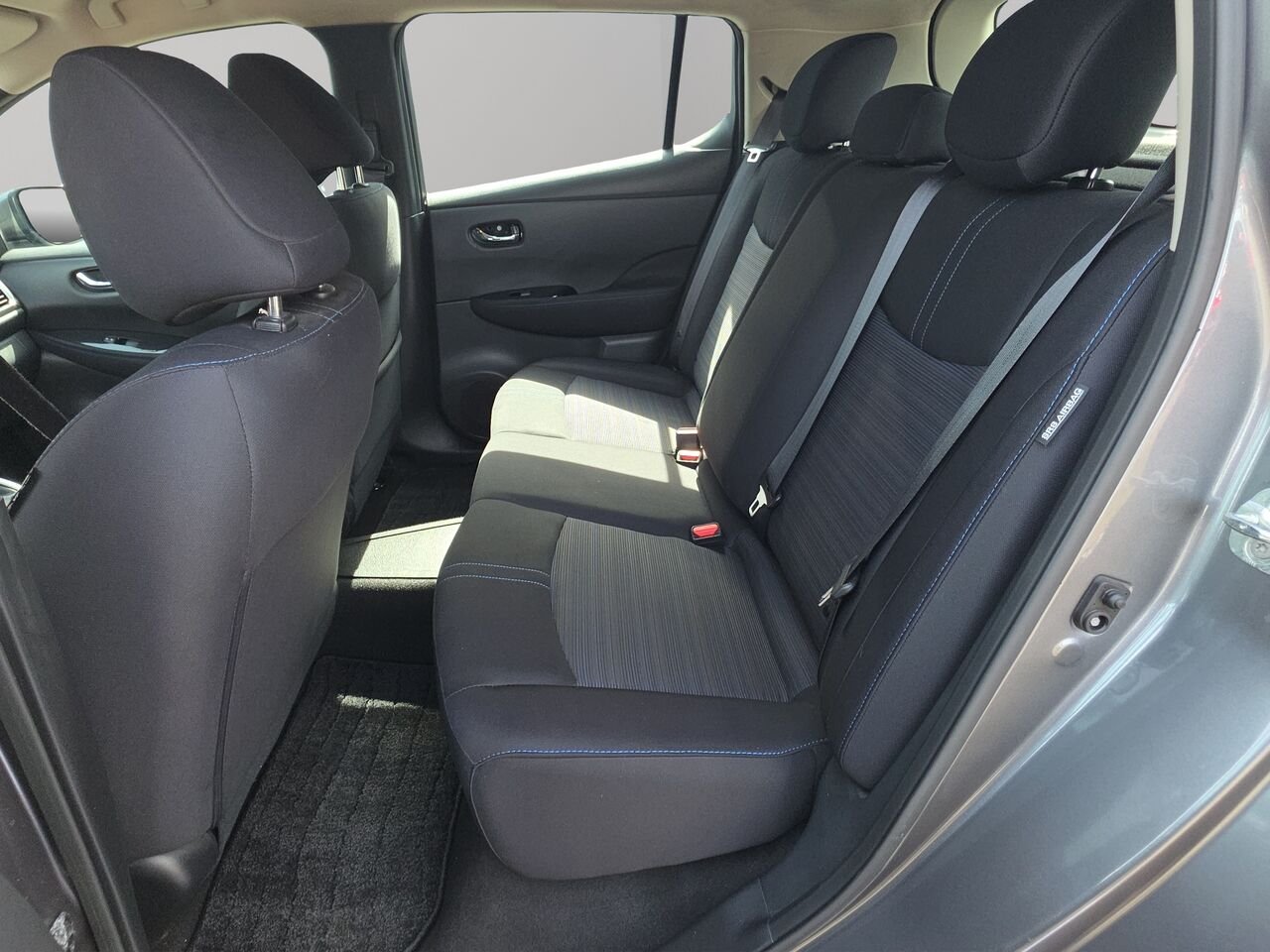 2020 Nissan LEAF SV PLUS à hayon, Commande audio au volant, caméra de recul, détecteur d'angles morts, grosse Grey Val-David - photo #24