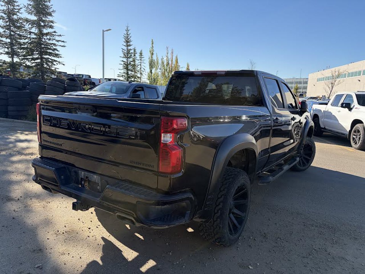 2022 Chevrolet Silverado 1500 4WD Crew Cab 147 Custom Trail Boss Black Sherwood Park - photo #4