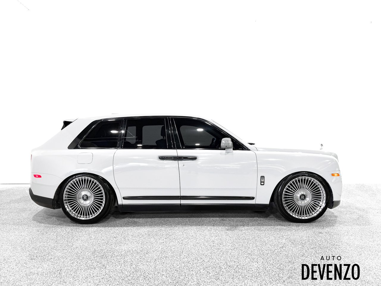 Rolls-Royce Cullinan 2023 Blanc Saint-Eustache - photo #3