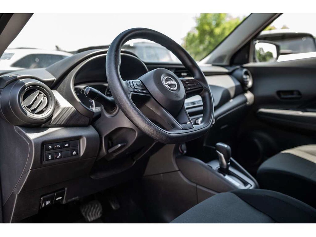 2025 Nissan Kicks Play Silver Sainte-Julienne - photo #12