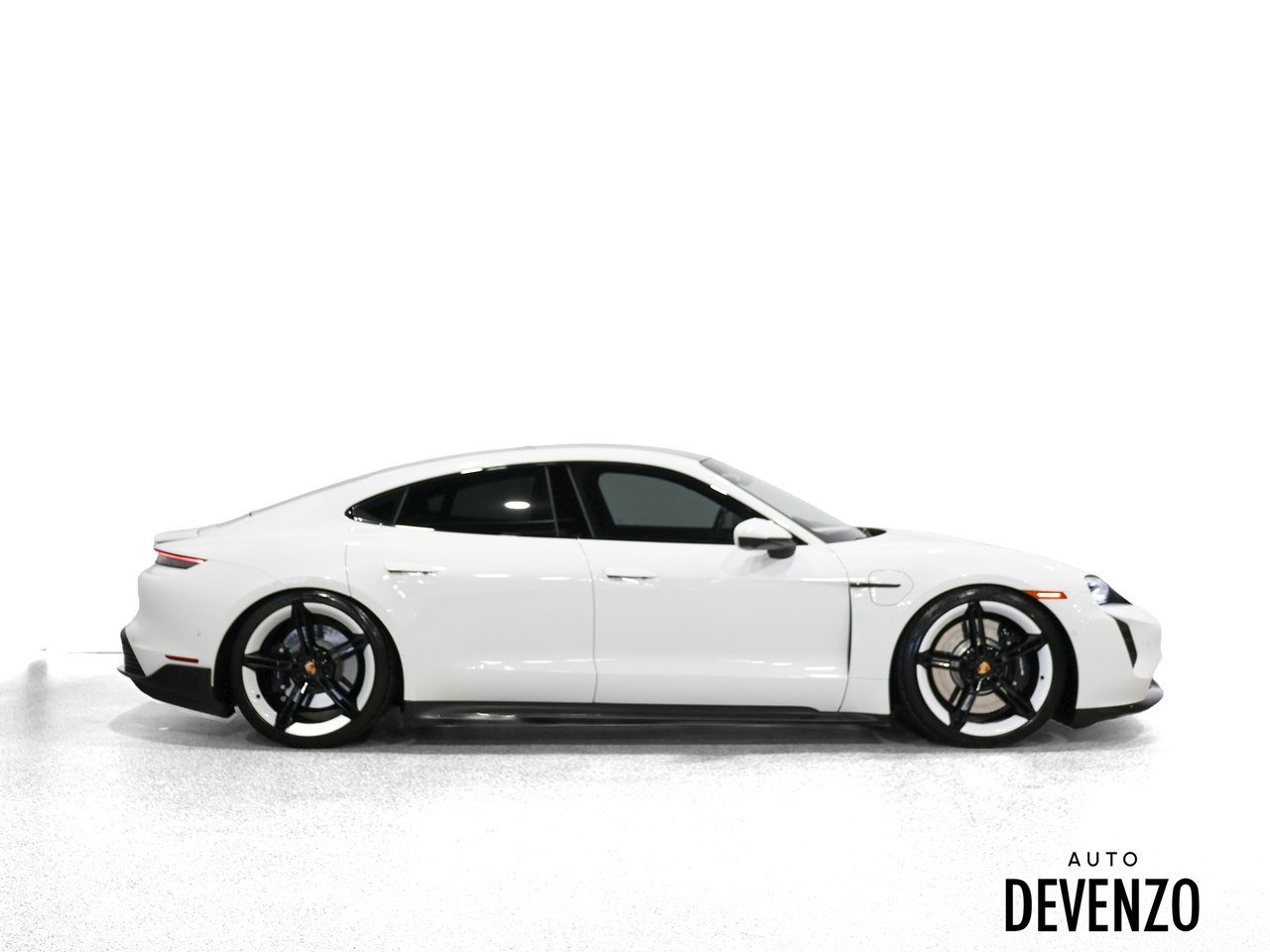 Porsche Taycan 2023 Blanc Saint-Eustache - photo #1