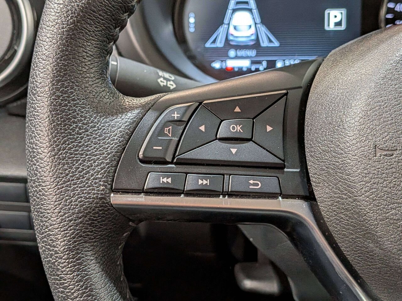 Nissan Kicks Play SV FWD 2025 Blanc Mirabel - photo #13
