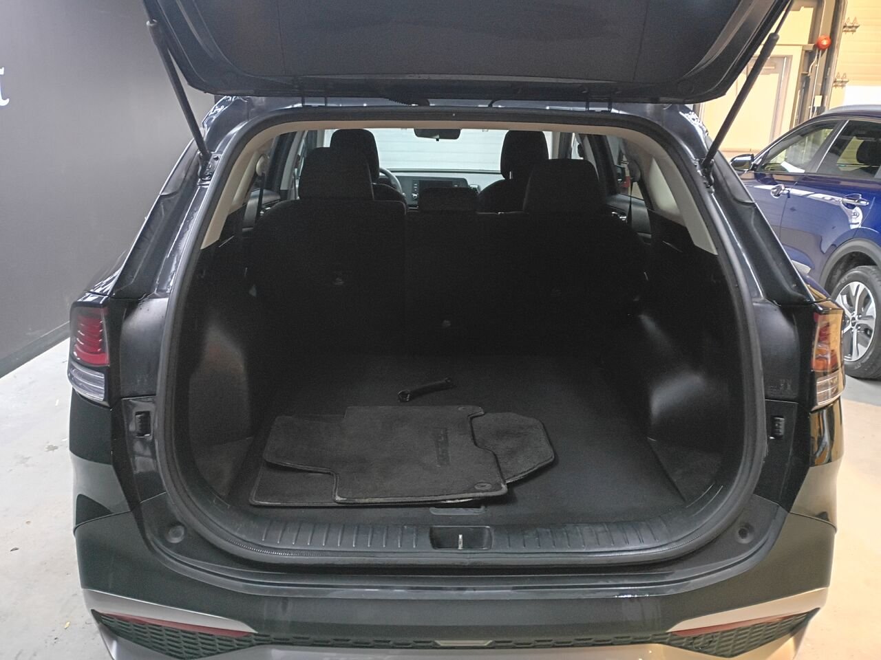 2023 Kia Sportage Black Blainville - photo #10