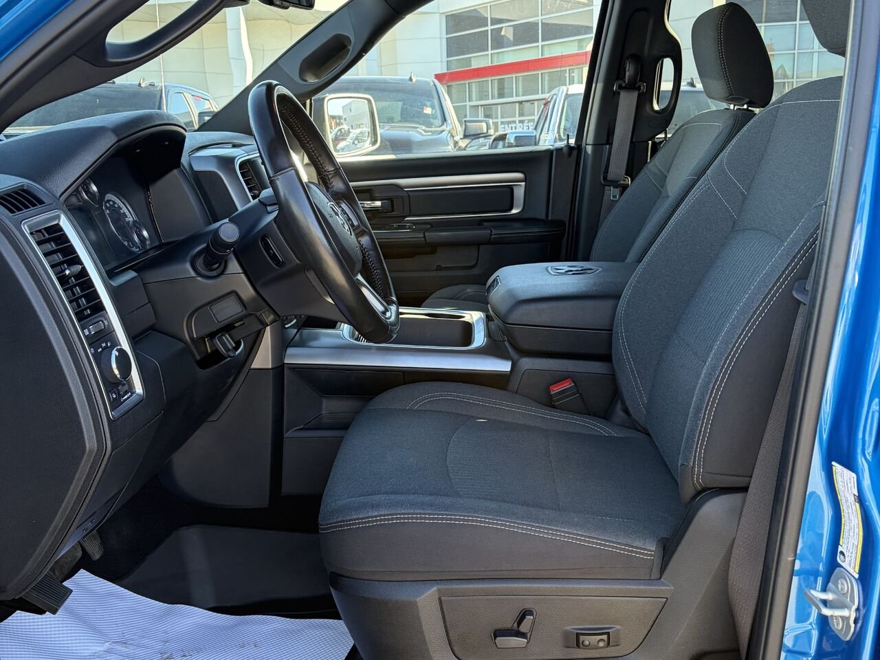 DODGE RAM 1500 SLT Warlock cabine d'équipe 4x4 caisse de 5 pi 7 po 2023 Bleu Gatineau - photo #2