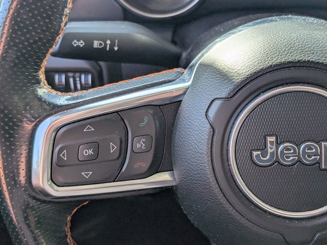 Jeep Gladiator MOJAVE 4X4 / SIÈGES CHAUFFANTS/VOLANT CHAUFFANT/MARCHEPIEDS/AC BIZONE/CAMÉRA DE RECUL/BLUETOOTH 2021 Blanc Sherbrooke - photo #14