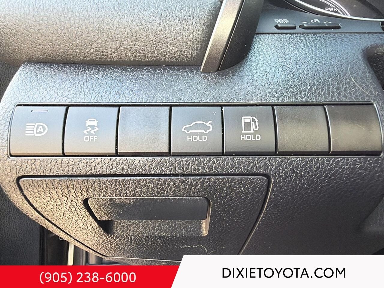 2024 Toyota Camry HYBRID LE / CLEAN CARFAX / ALLOY WHEELS / TOYOTA SAFETY SENSE / CARPLAY AND ANDROID AUTO Grey Mississauga - photo #11
