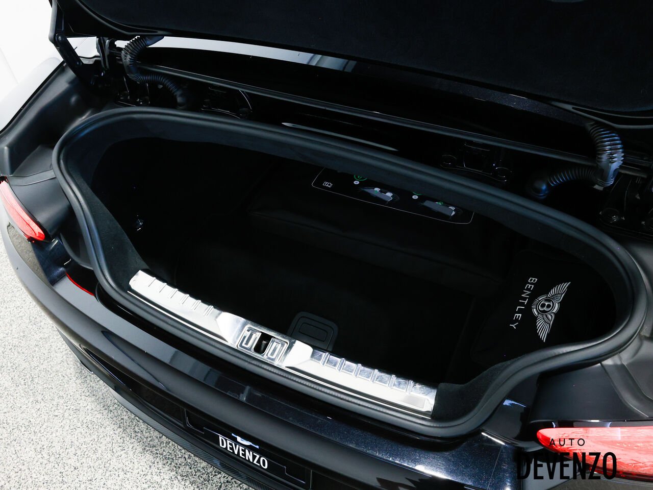2022 Bentley Continental Black Saint-Eustache - photo #21