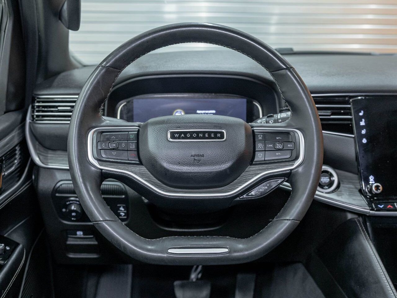 2023 Jeep Wagoneer SERIES II AWD *NAV* CUIR SIÈGES VENTIL HAYON ELECT Black Saint-Jérôme - photo #11