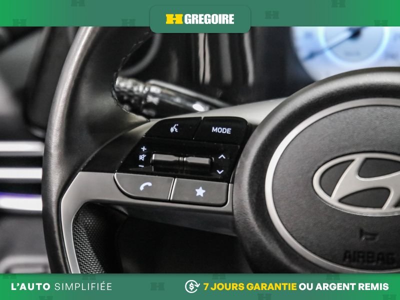 2025 Hyundai Elantra White Saint-Léonard - photo #19