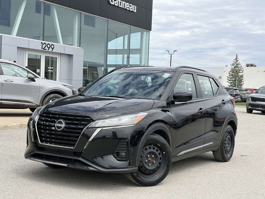 2023 Nissan Kicks SR FWD Black