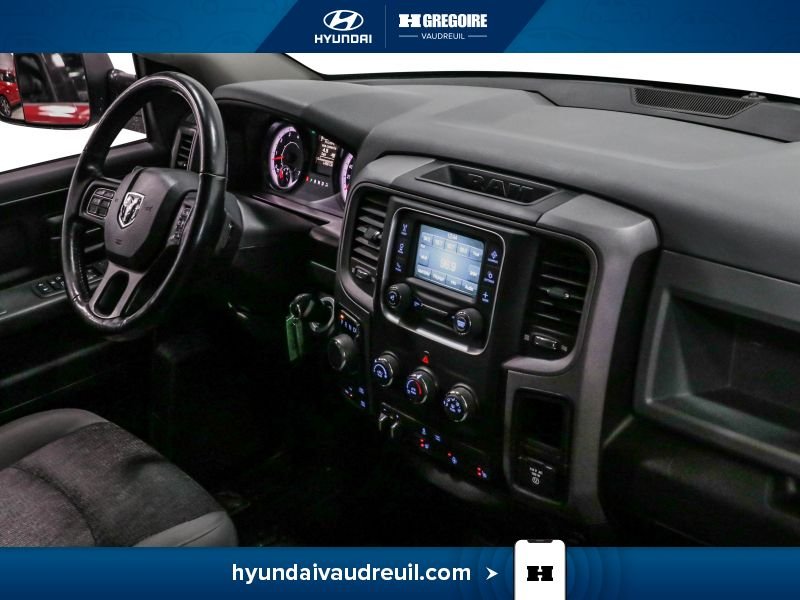 Ram 1500 YW97 | Express 4x4 Crew Cab 5'7" Box 2019 Argent Laval - photo #31