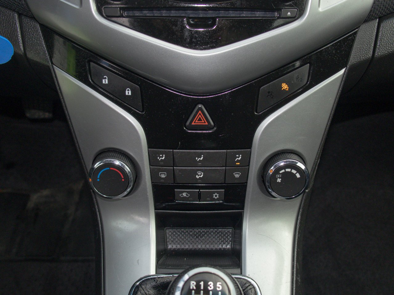 2012 Chevrolet Cruze 4dr Sdn LT Turbo w/1SA Blue Sherwood Park - photo #26