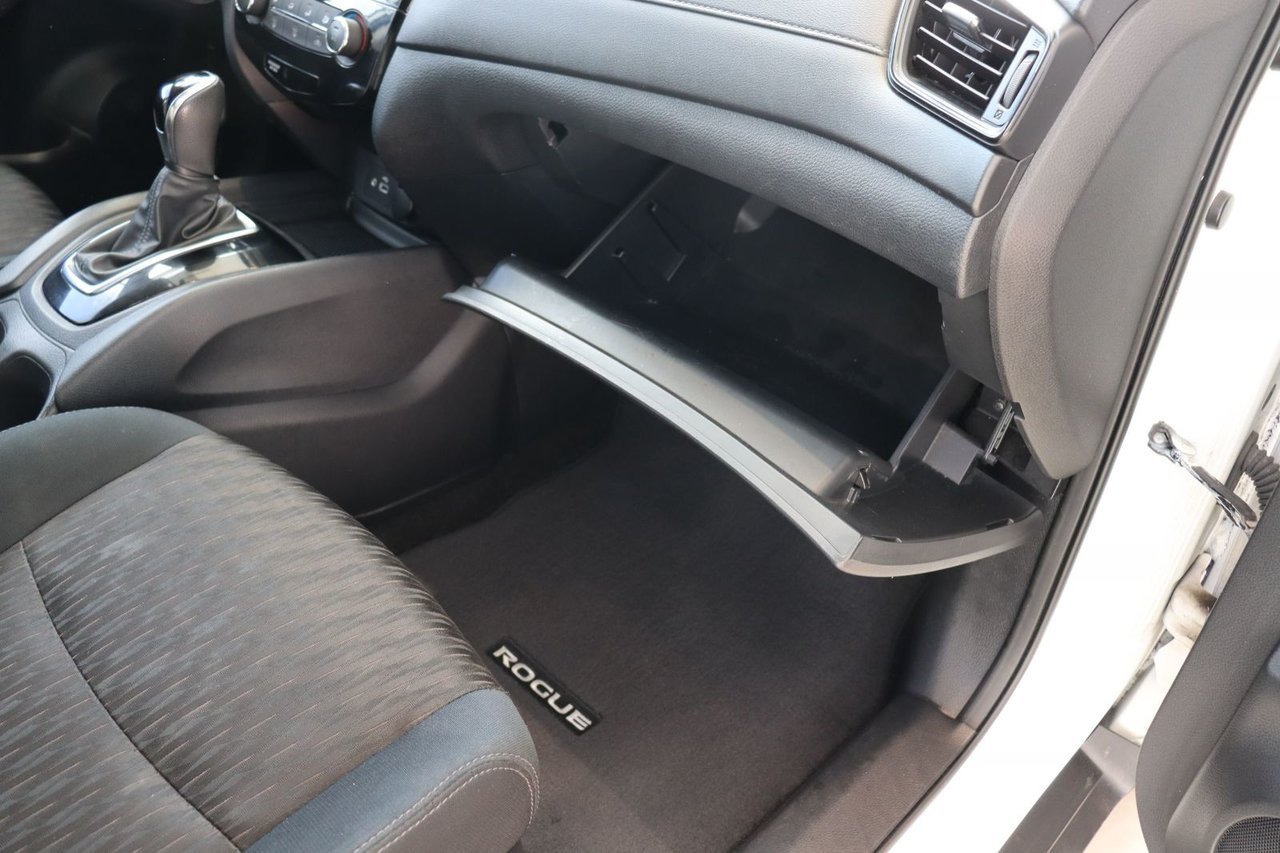 2019 Nissan Rogue White Baie-Comeau - photo #7