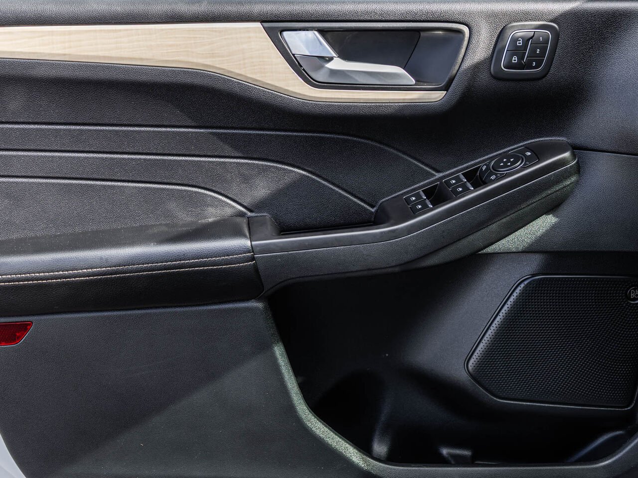 Ford Escape 2021 Blanc Sainte-Julienne - photo #10