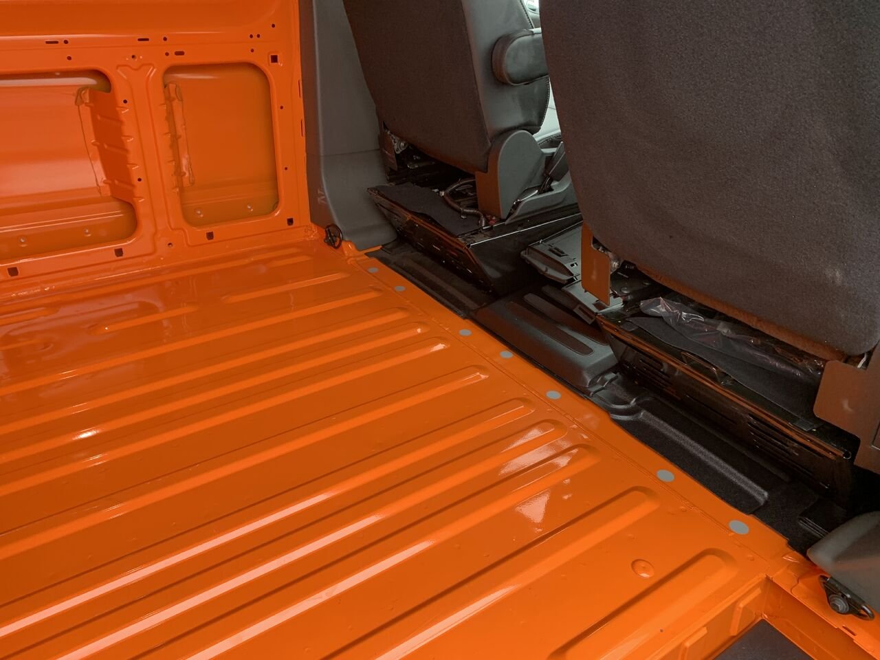 Ford Transit fourgon utilitaire T150, CARGO, 148 WB, TOIT BAS 2025 Orange Châteauguay - photo #15