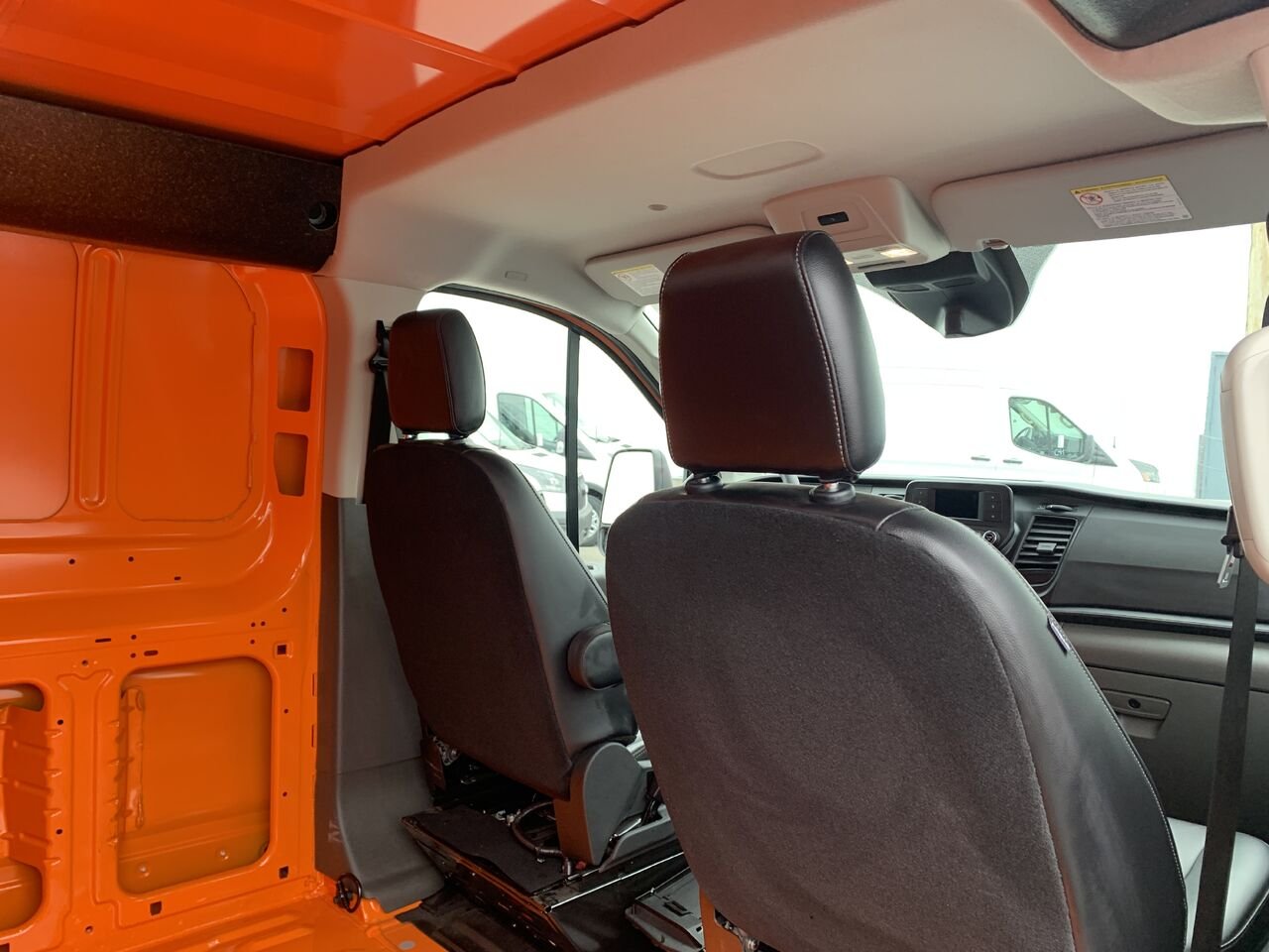 Ford Transit fourgon utilitaire T150, CARGO, 148 WB, TOIT BAS 2025 Orange Châteauguay - photo #14