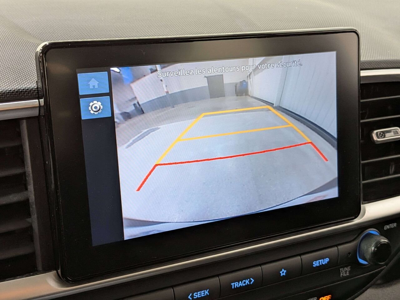 2023 Hyundai Venue Essential IVT Black Val-David - photo #2