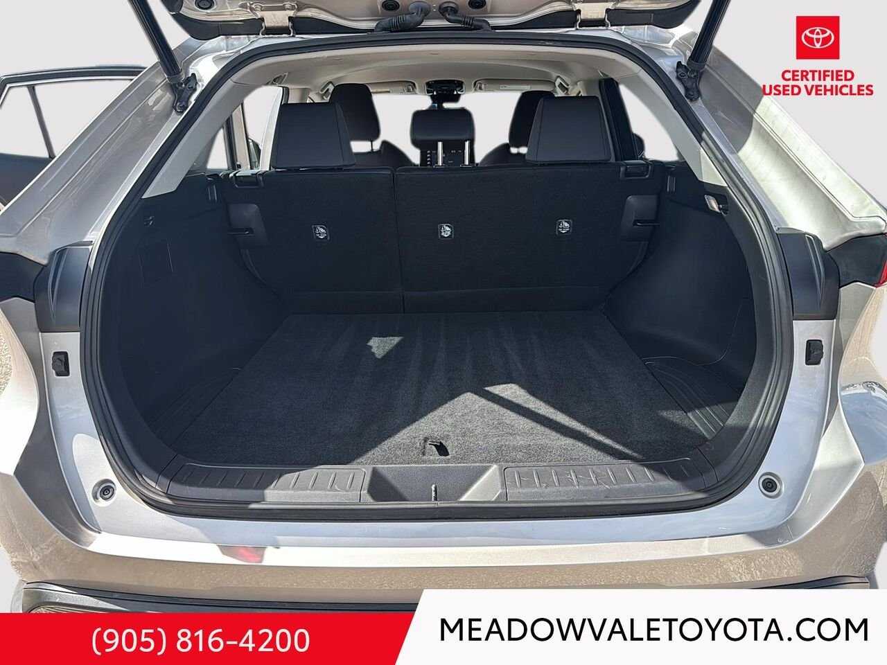 2021 Toyota Venza Hybird, New Tires , New Brakes in the front and back. Comes with Winter Tires and steel rims too! Grey Mississauga - photo #22