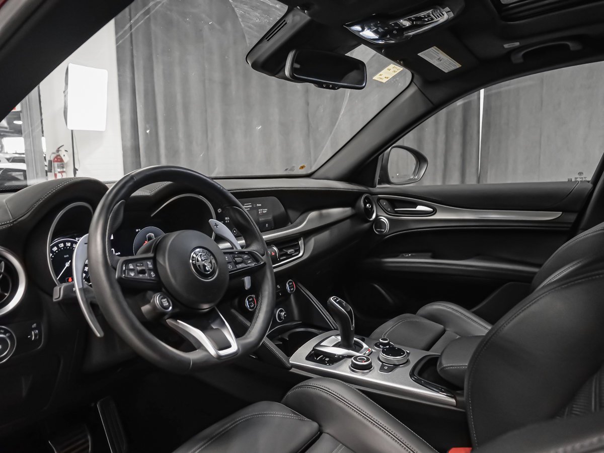 Alfa Romeo Stelvio 2025 Rouge Montréal - photo #1