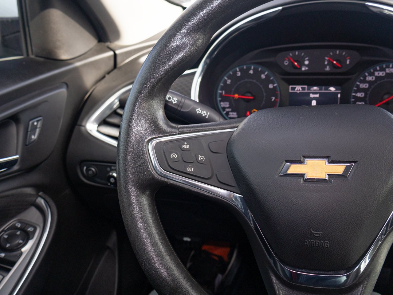 2017 Chevrolet Malibu 4dr Sdn LT w/1LT White Sherwood Park - photo #21