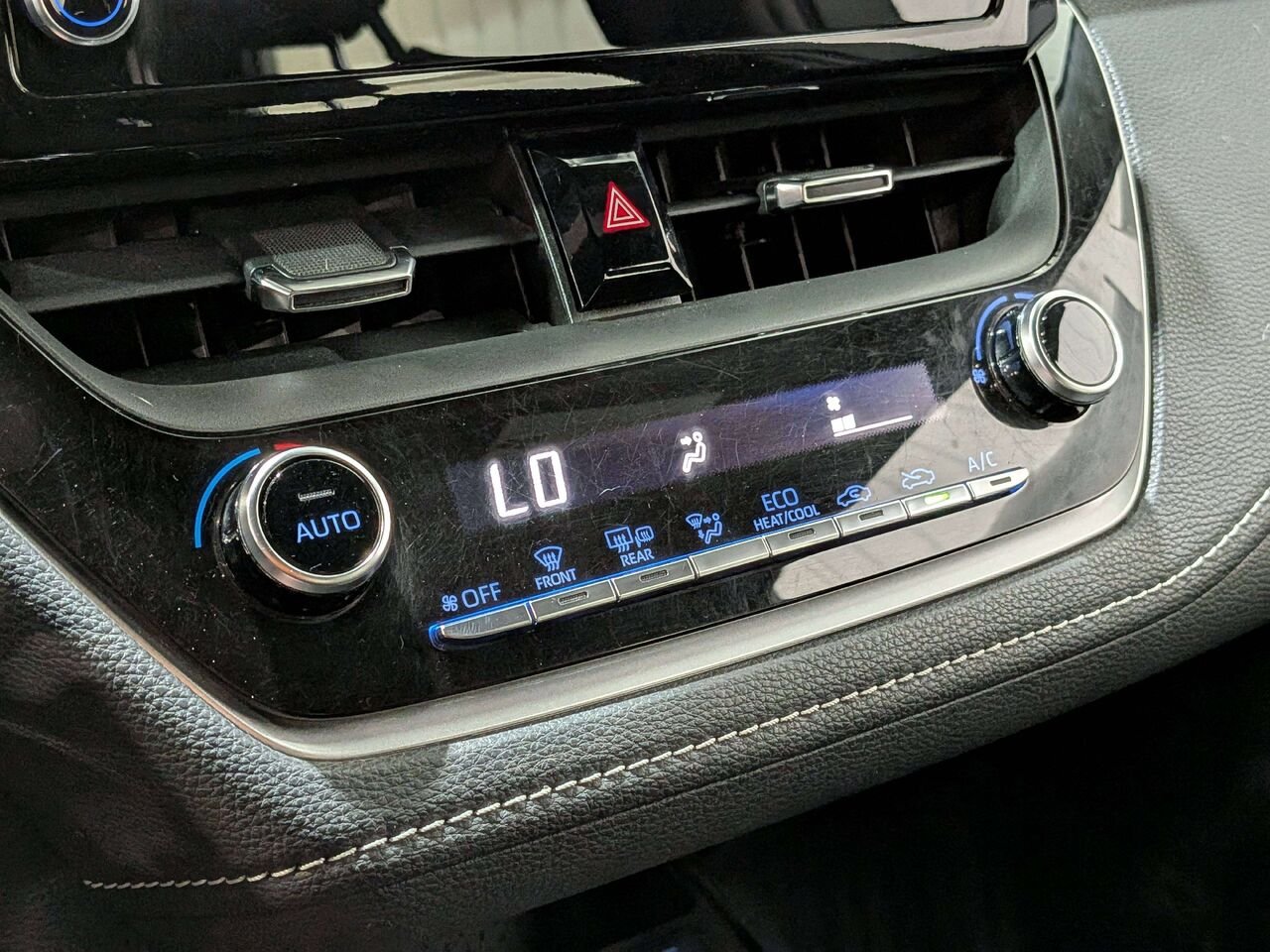 2019 Toyota Corolla Hatchback Manual Blue Val-David - photo #25