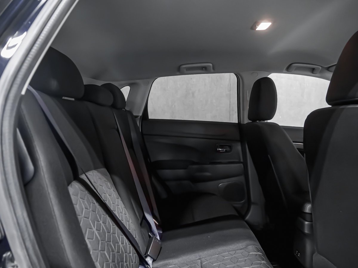 2026 Mitsubishi RVR SE Labrador Black Montreal - photo #14