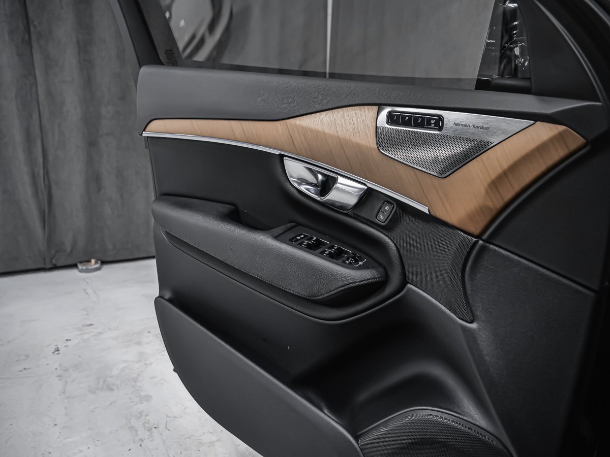 2021 Volvo XC90 T6 MOMENTUM CLIMAT HARMAN KARDON Black Montreal - photo #9